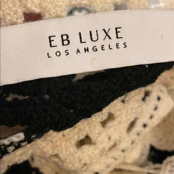 C29- Luxe Women’s Large Luxe Black and Cream Floral Crochet Blouse - Picture 8 of 9